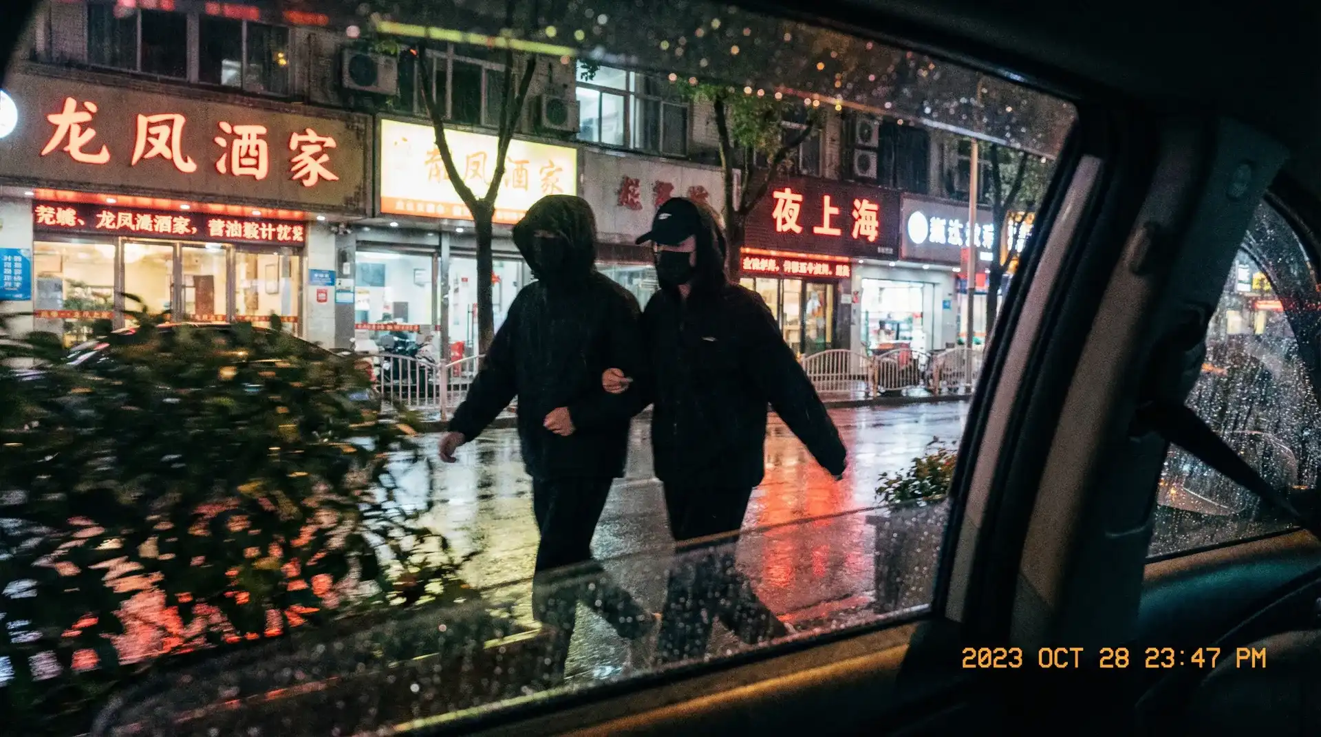 谈球吧app - 顶流明星深夜密会现场抓拍照片